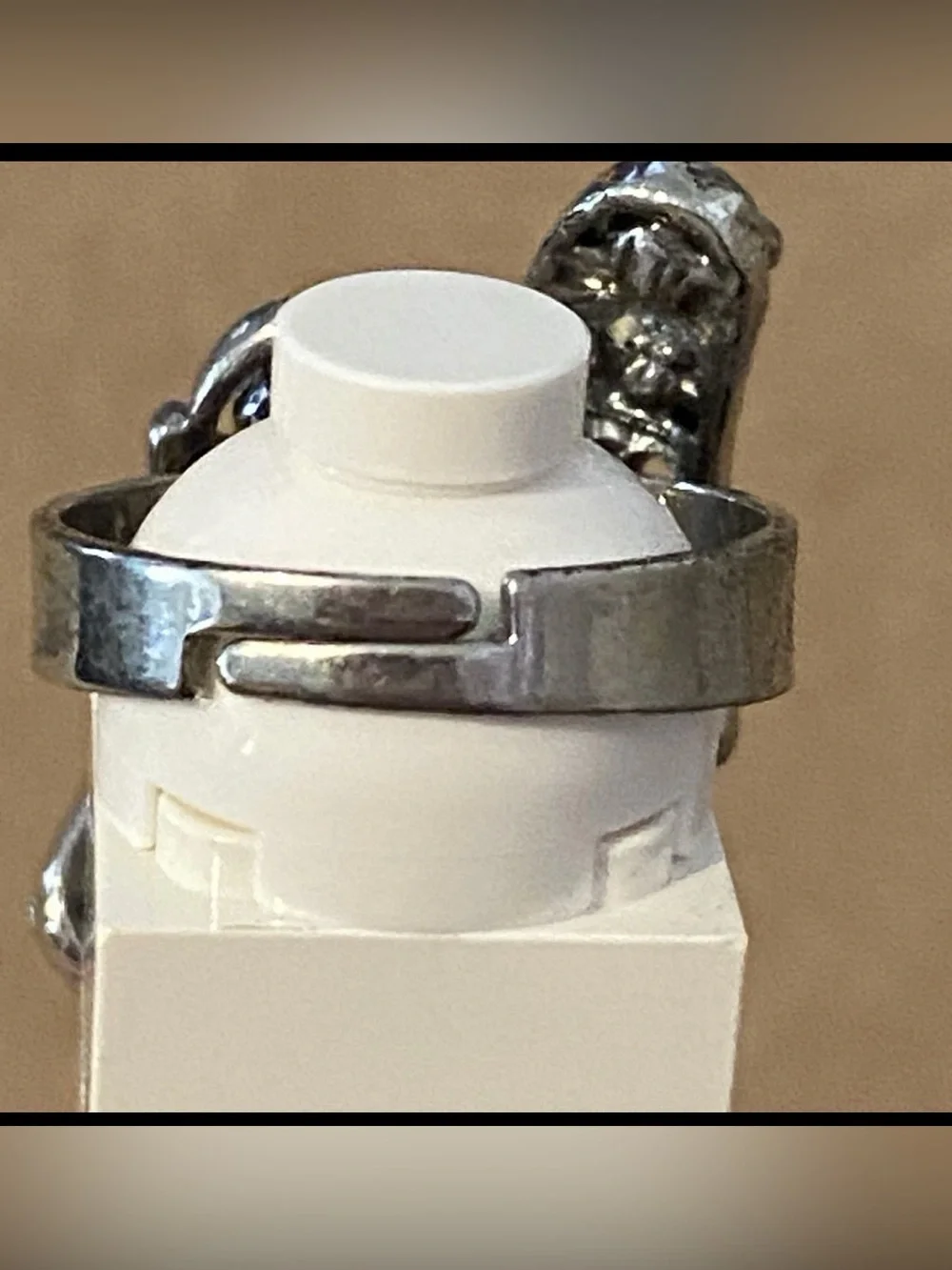 N/A ring features